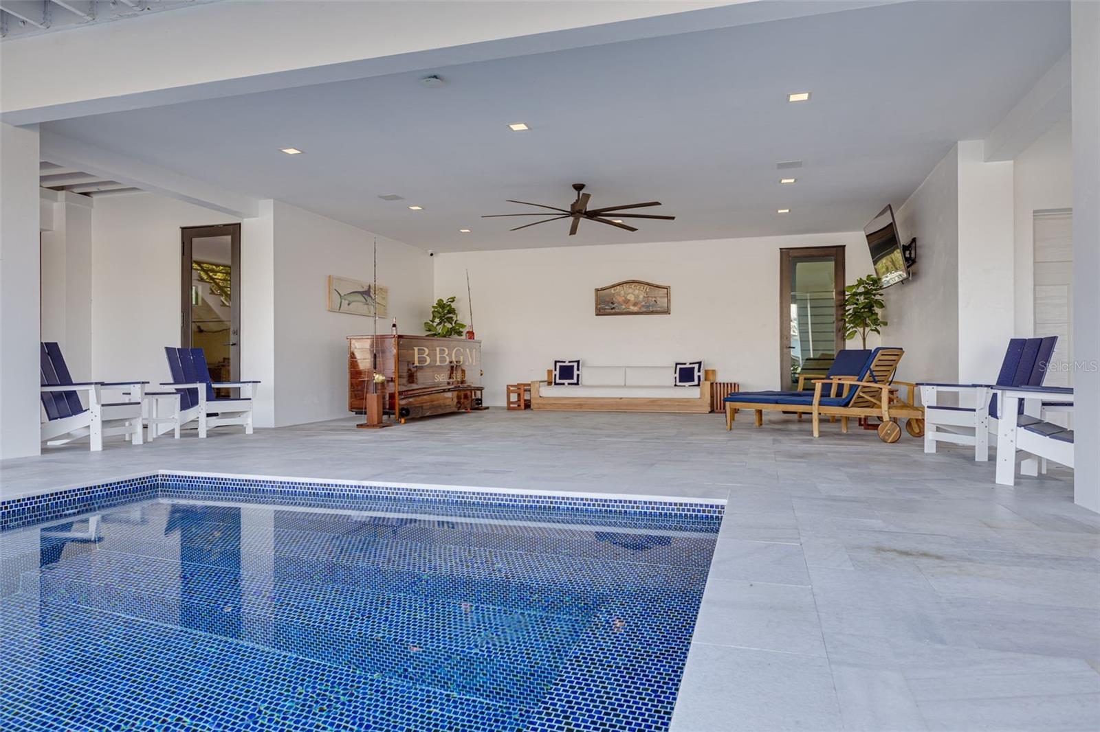 721 BRIGHTWATERS BLVD NE, ST PETERSBURG, FL, 33704