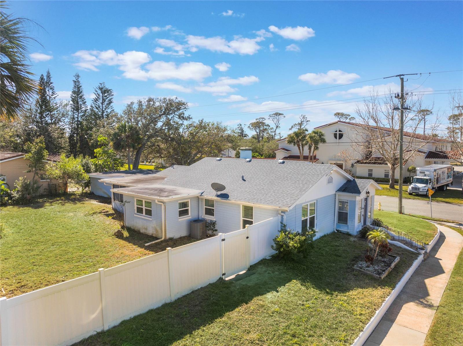 305 S HALIFAX DR, ORMOND BEACH, FL, 32176