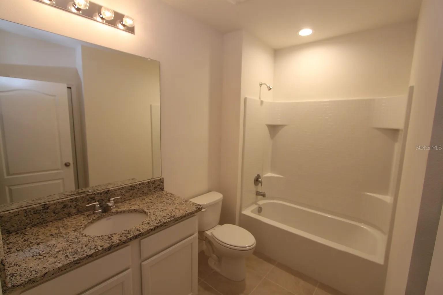 586 AUTUMN STREAM DR #1, AUBURNDALE, FL, 33823