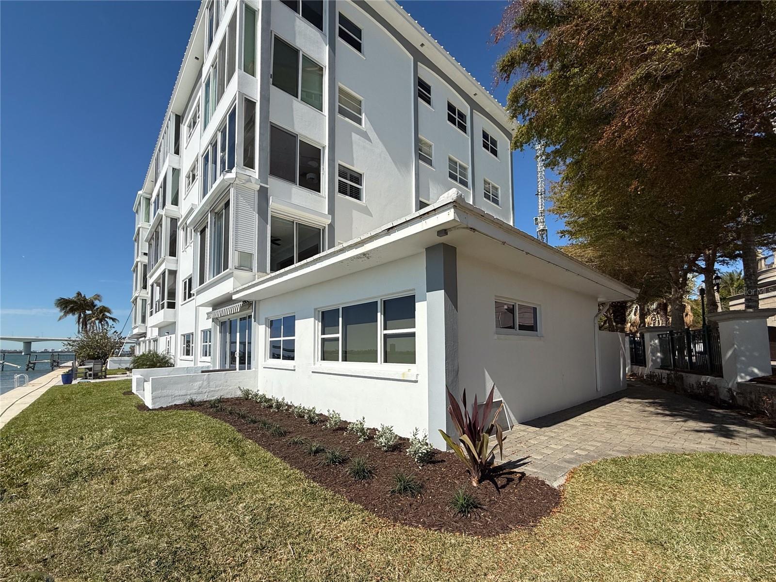 400 GOLDEN GATE PT #11, SARASOTA, FL, 34236
