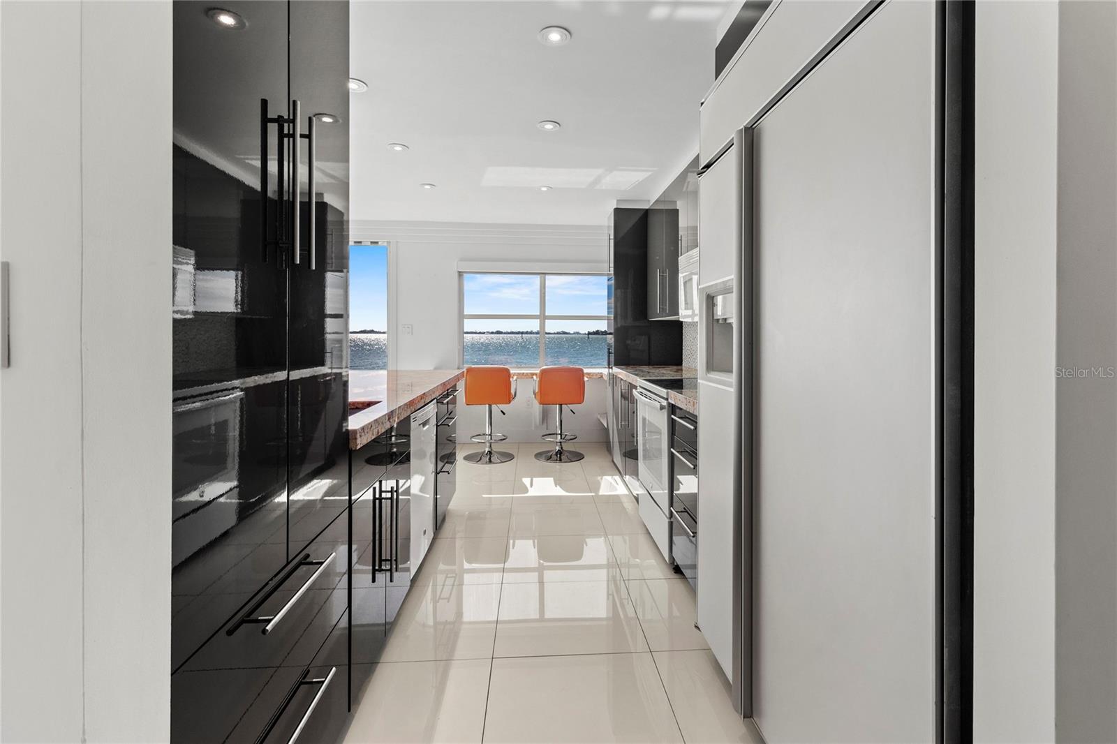 400 GOLDEN GATE PT #11, SARASOTA, FL, 34236