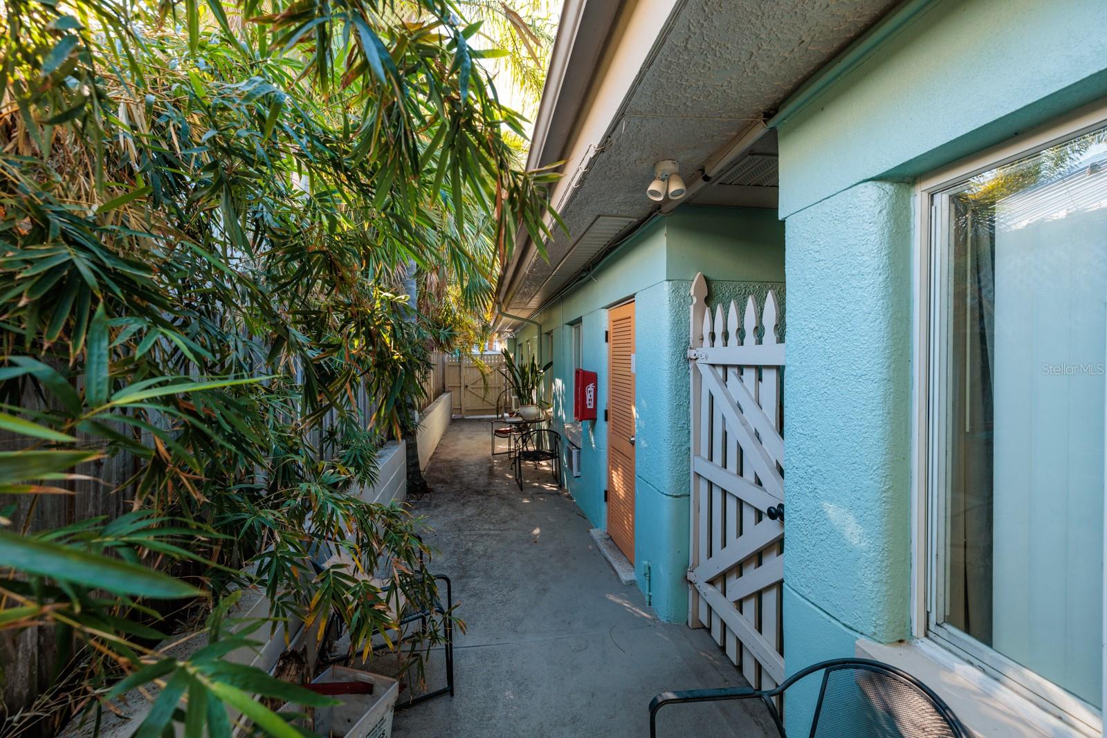 206 9TH AVE NE, ST PETERSBURG, FL, 33701
