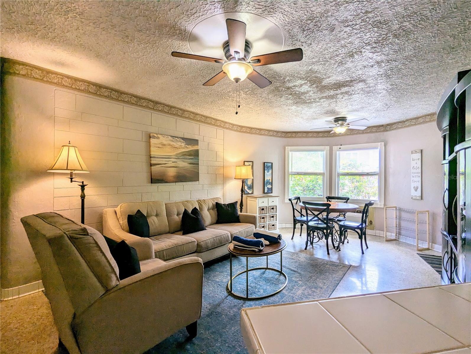 206 9TH AVE NE, ST PETERSBURG, FL, 33701