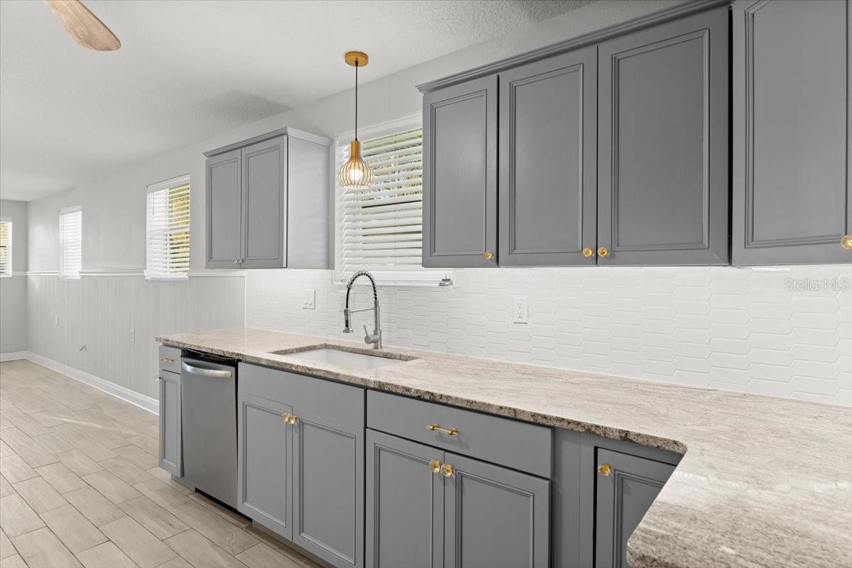 825 MAGNOLIA AVE, HOLLY HILL, FL, 32117