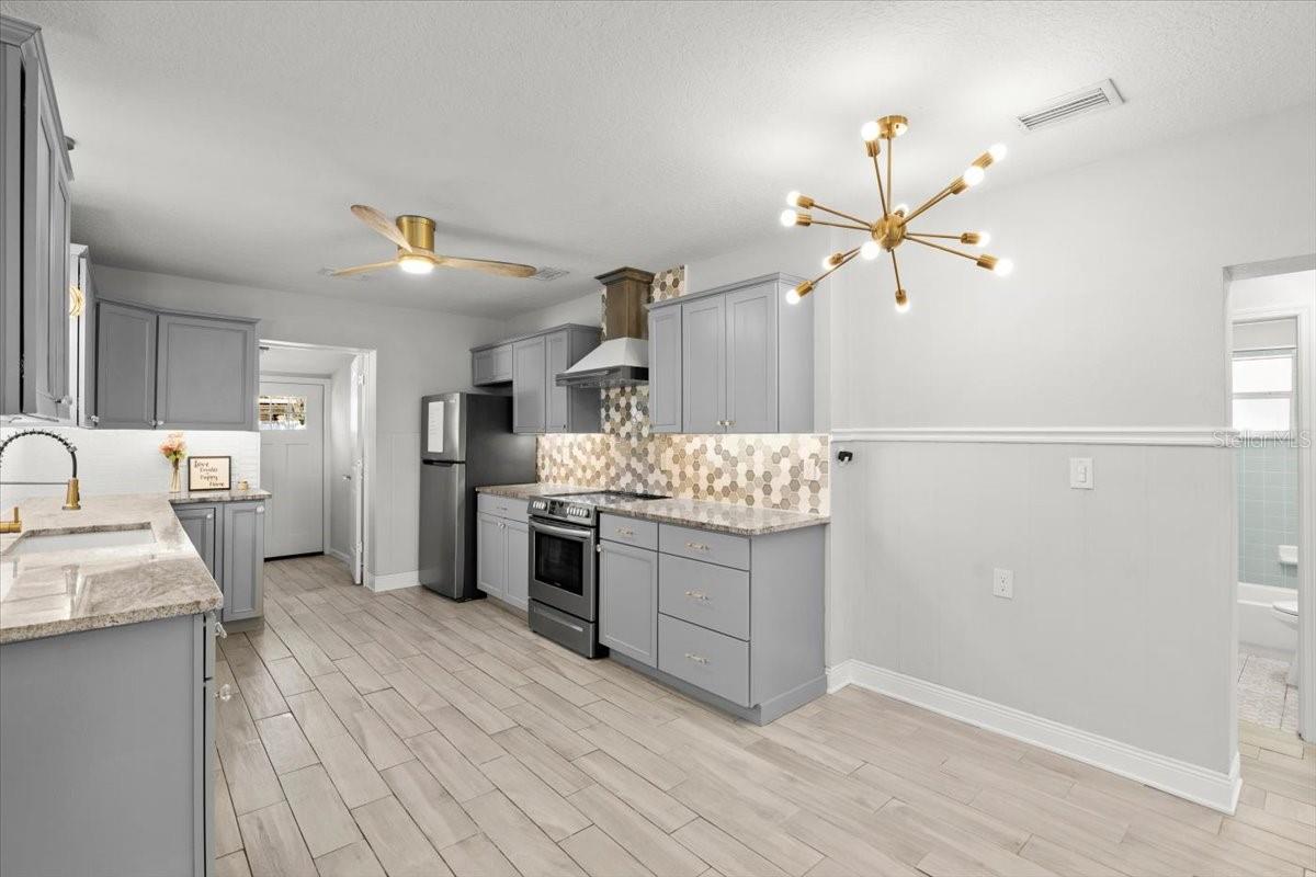 825 MAGNOLIA AVE, HOLLY HILL, FL, 32117