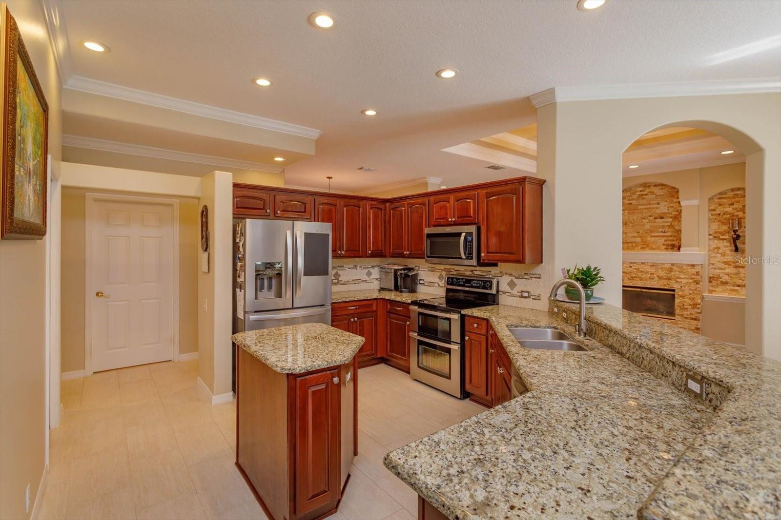 812 EDGEFOREST TER, SANFORD, FL, 32771
