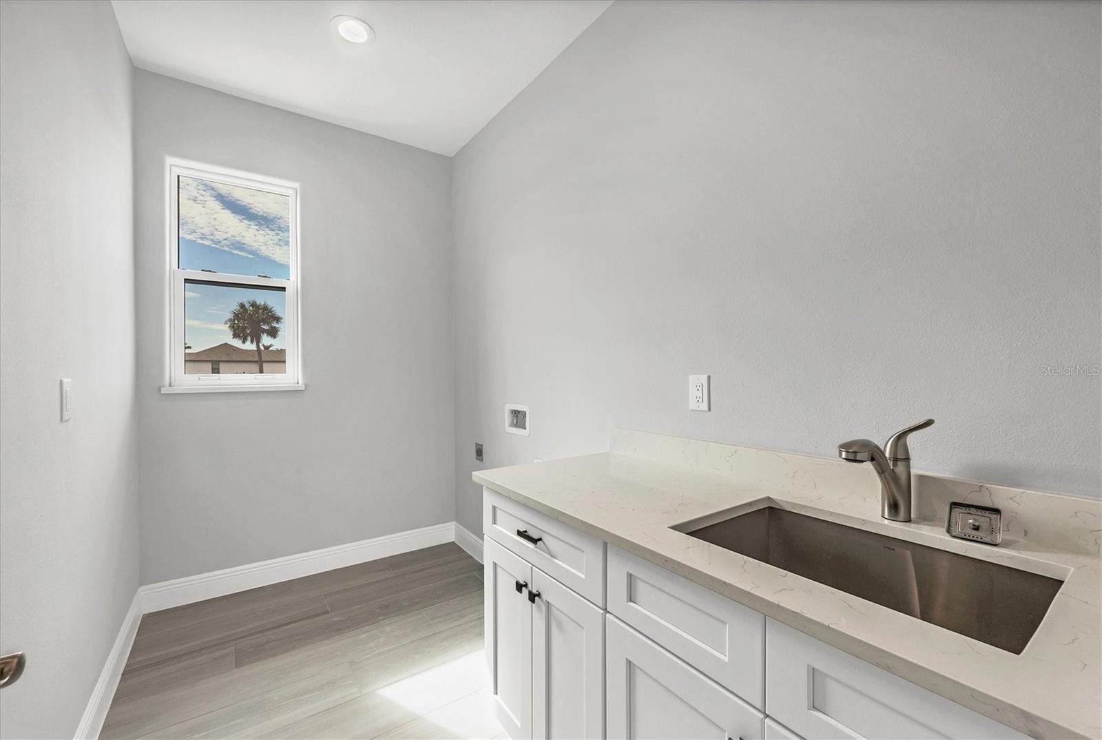 216 W PINE VALLEY LN, ROTONDA WEST, FL, 33947
