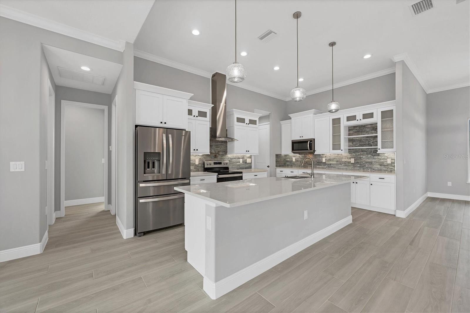 216 W PINE VALLEY LN, ROTONDA WEST, FL, 33947