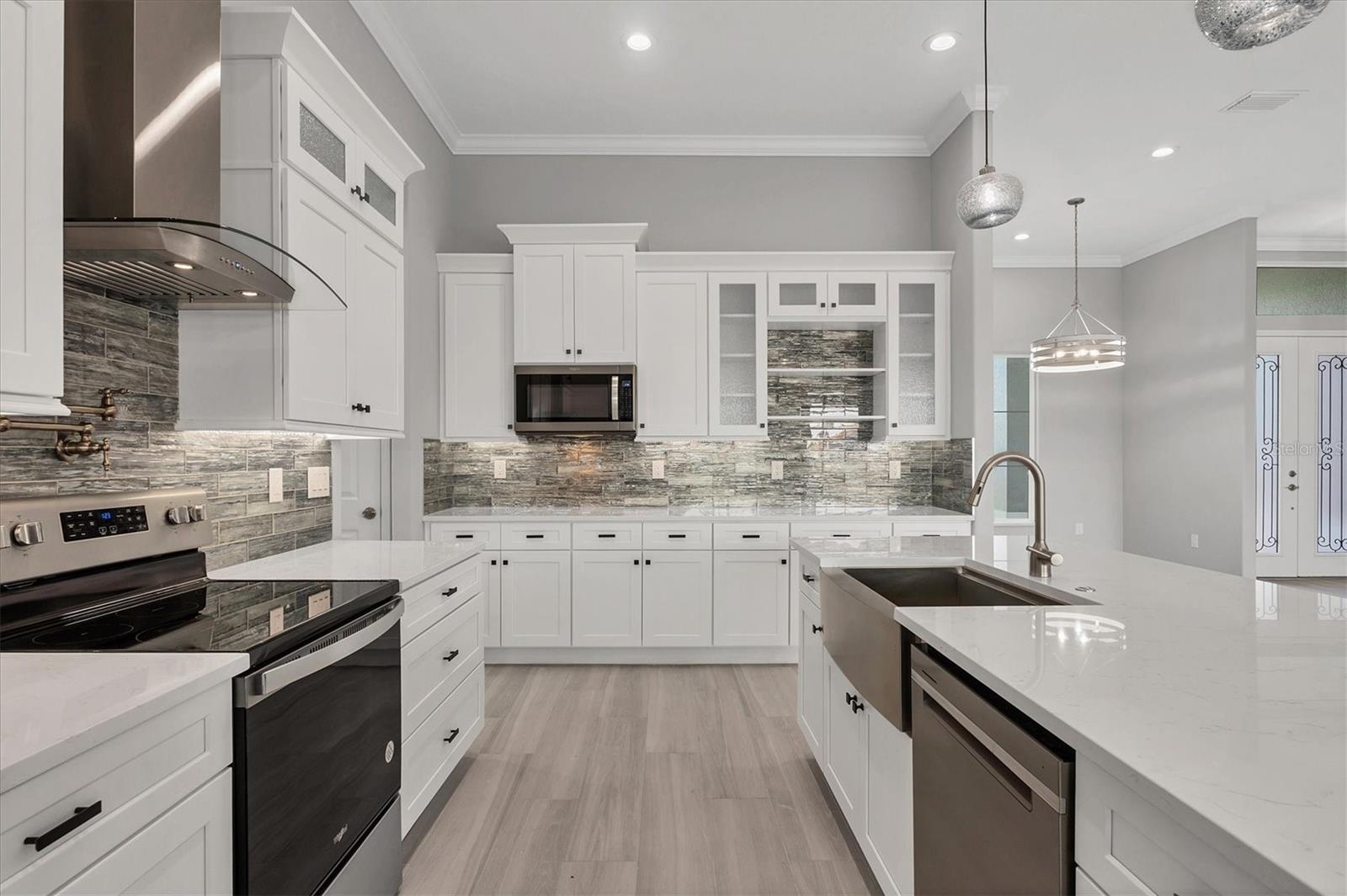 216 W PINE VALLEY LN, ROTONDA WEST, FL, 33947