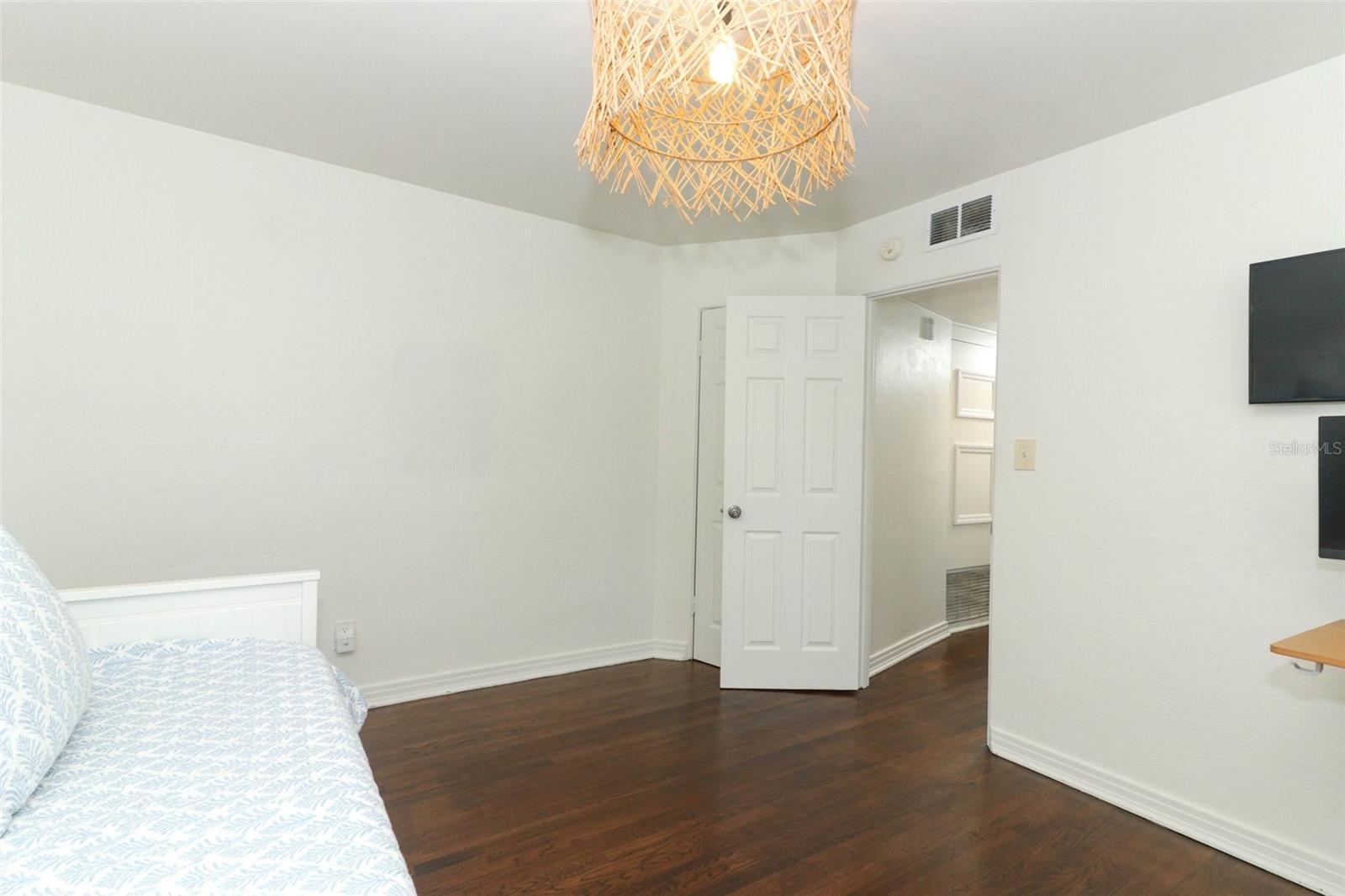 2420 MUSSELWHITE AVE, ORLANDO, FL, 32804