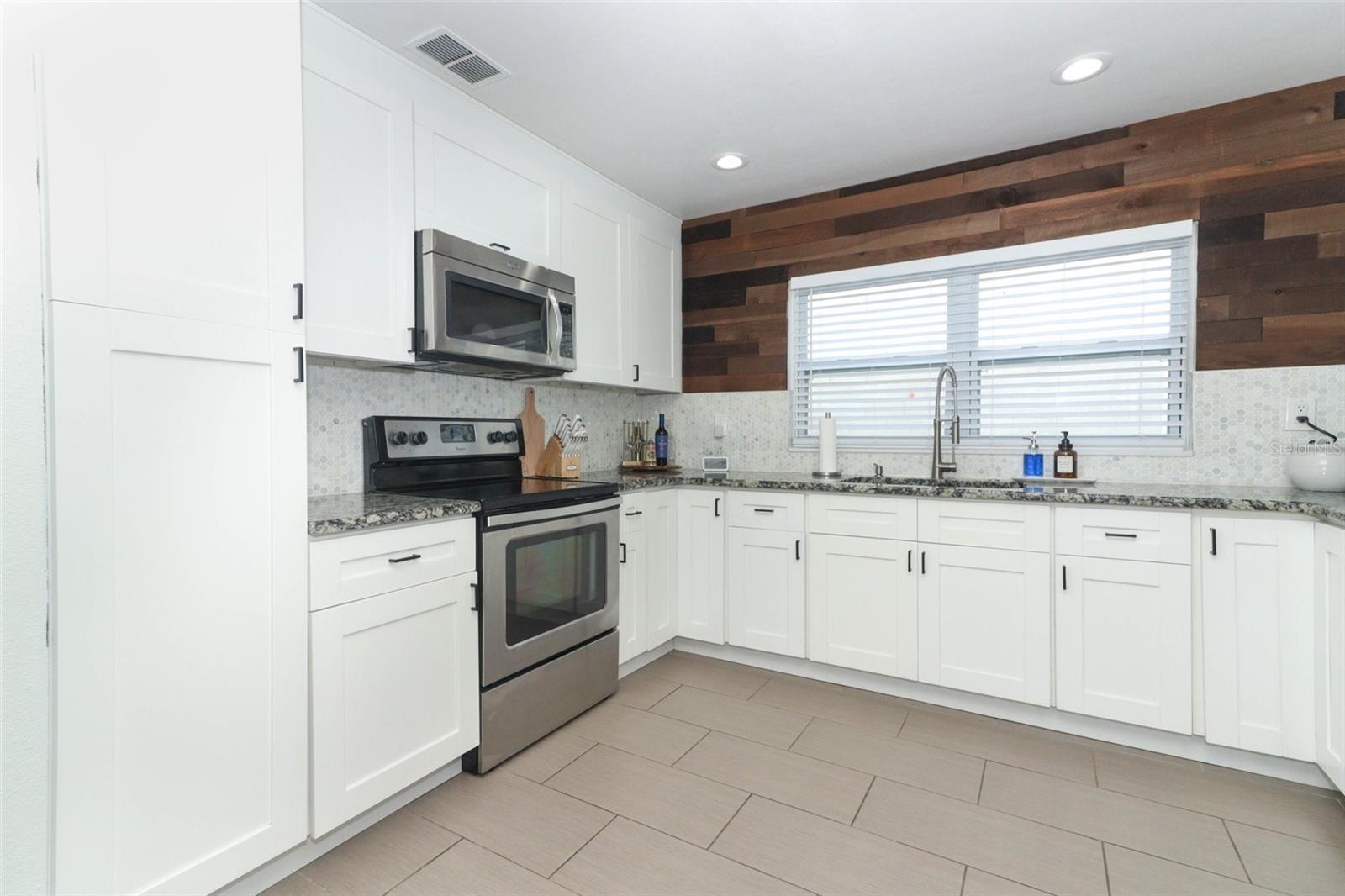 2420 MUSSELWHITE AVE, ORLANDO, FL, 32804