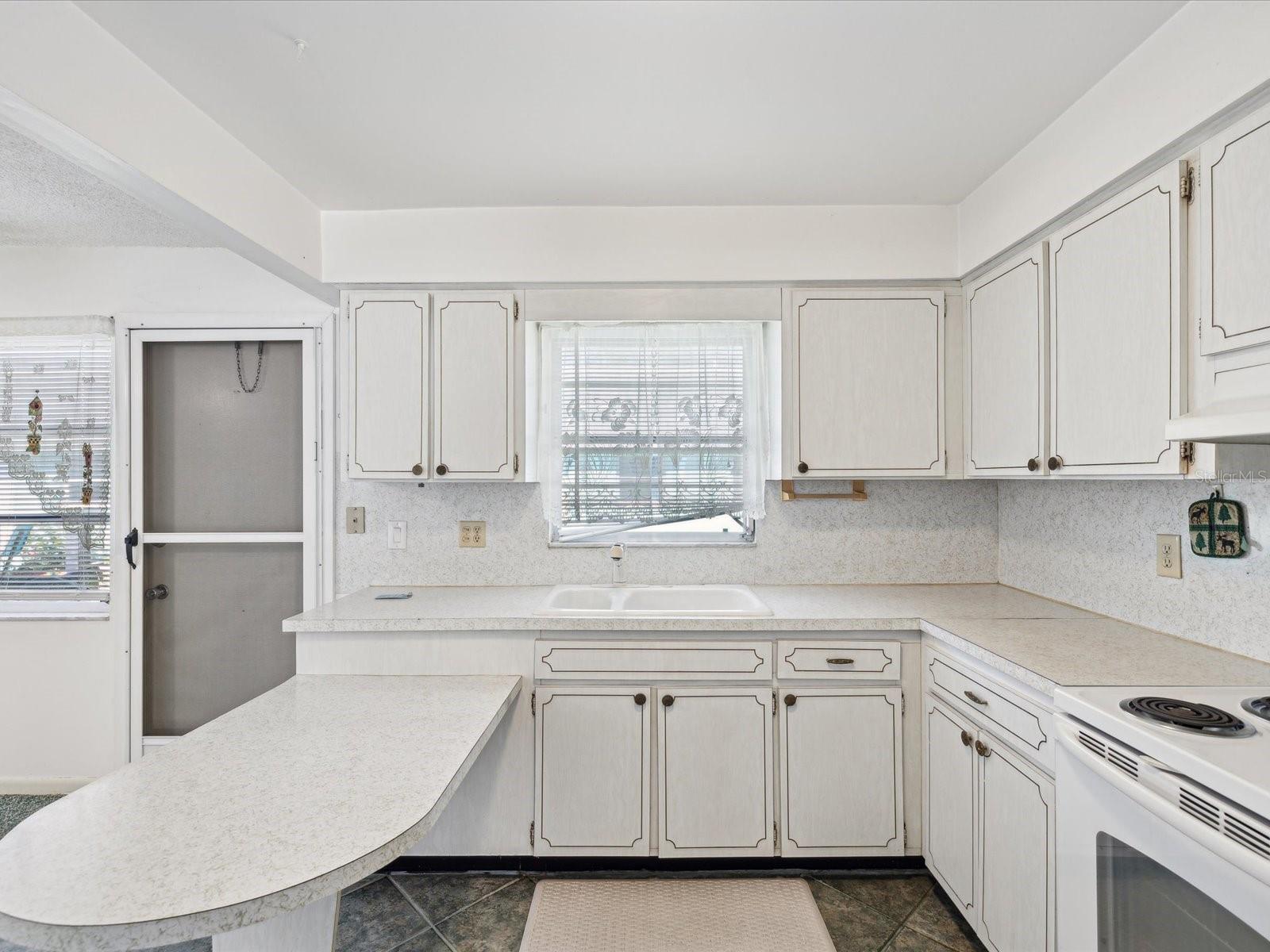 7037 VERSAILLES N #15, PINELLAS PARK, FL, 33781