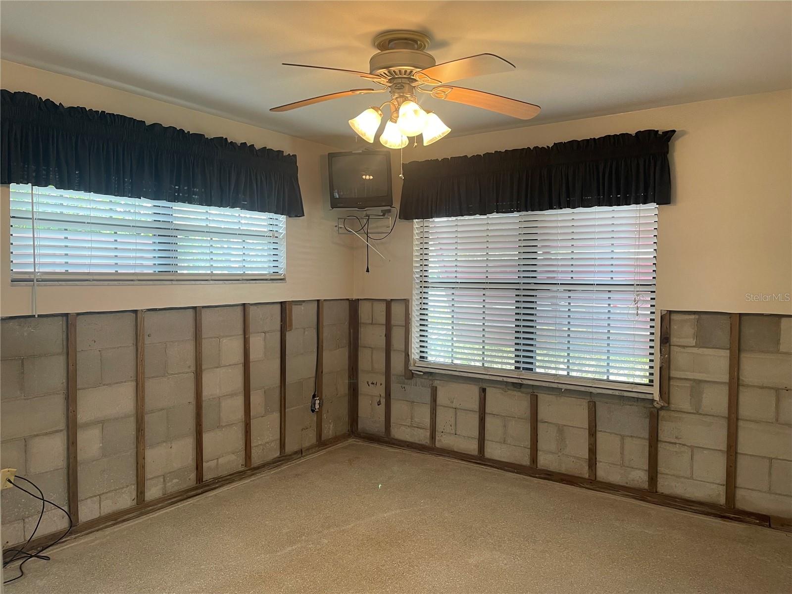 8719 ELMWOOD LN, TAMPA, FL, 33615