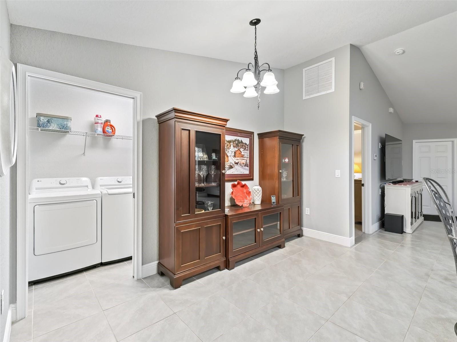 205 BREVARD AVE, LADY LAKE, FL, 32159