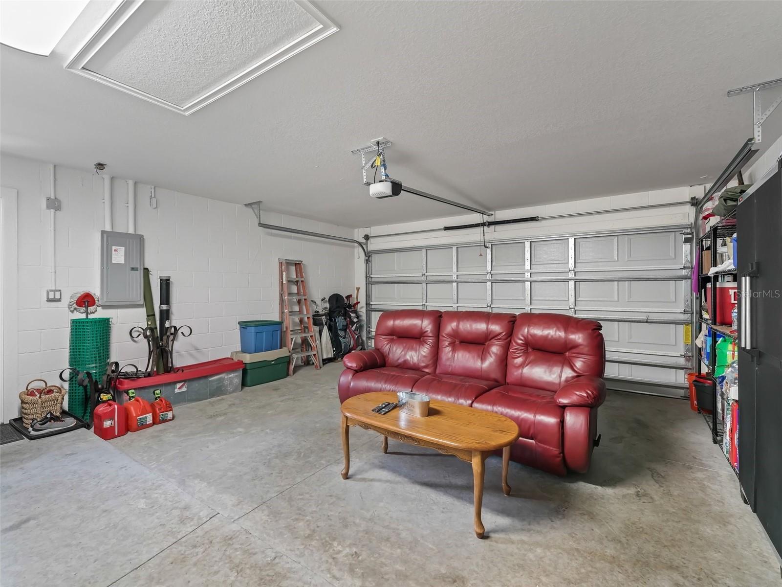 205 BREVARD AVE, LADY LAKE, FL, 32159