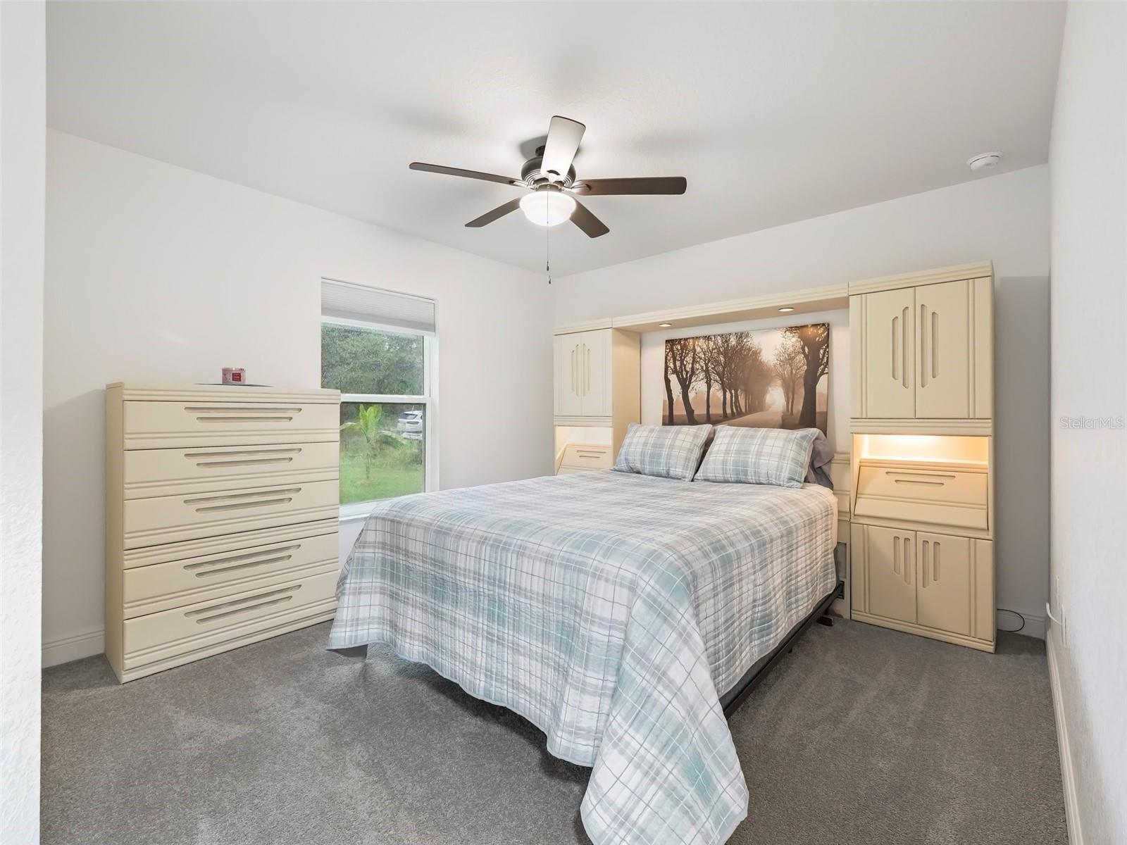 205 BREVARD AVE, LADY LAKE, FL, 32159