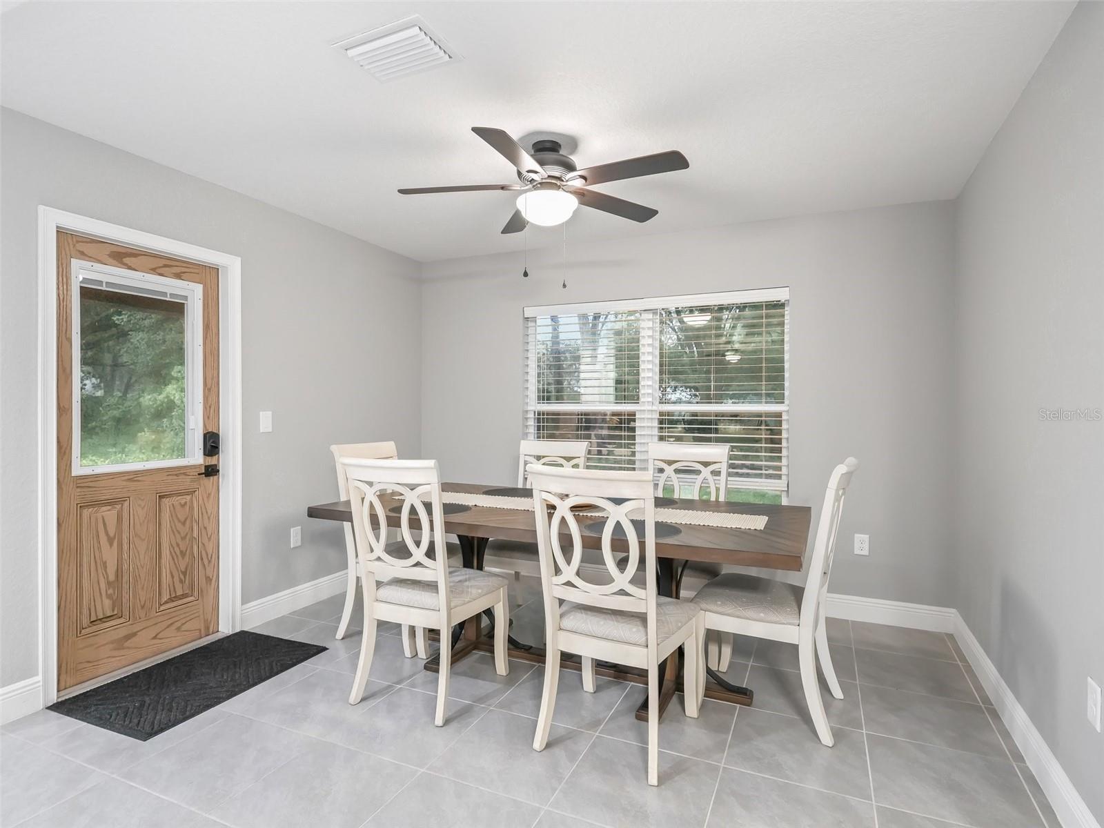 205 BREVARD AVE, LADY LAKE, FL, 32159