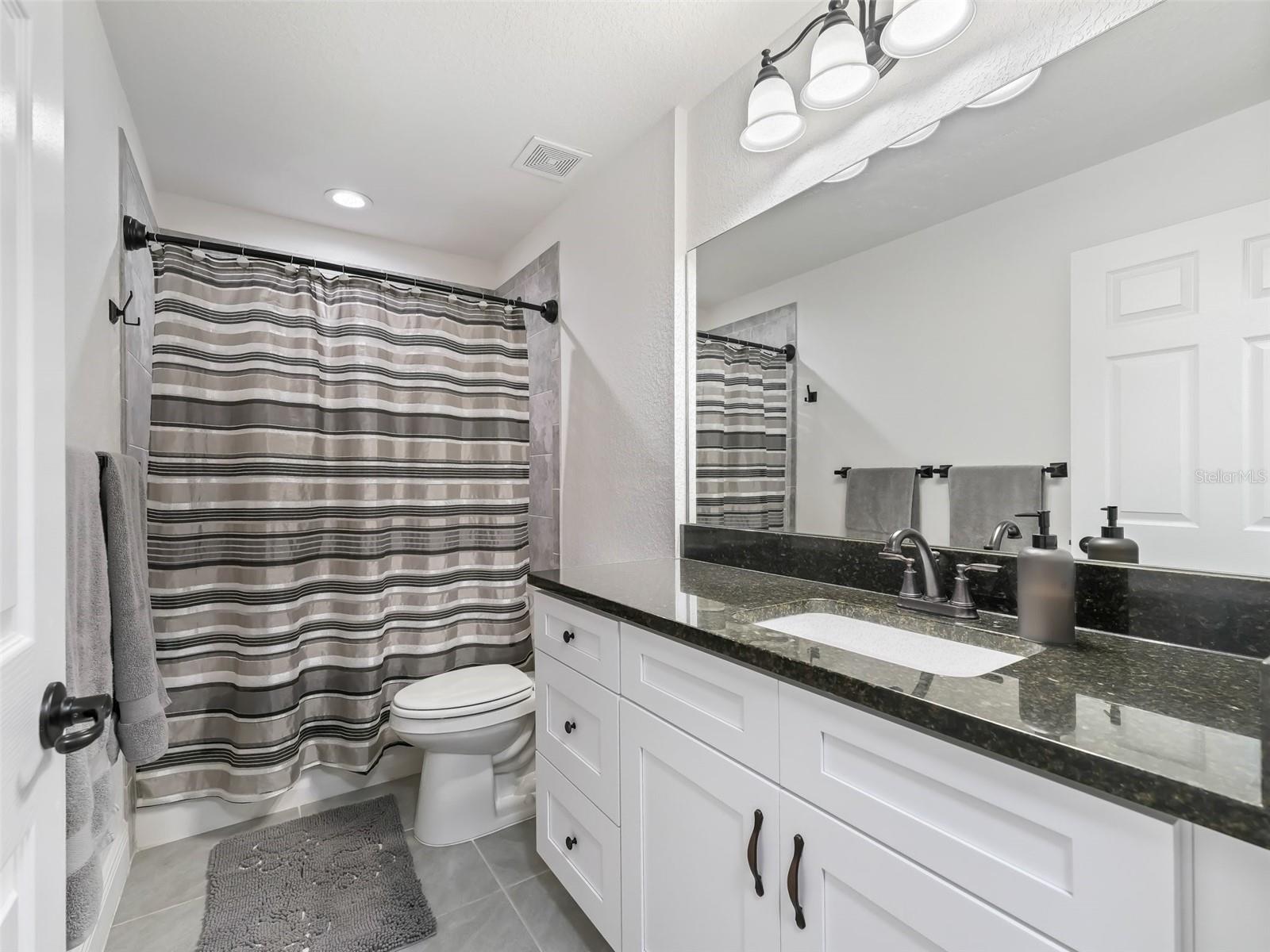 205 BREVARD AVE, LADY LAKE, FL, 32159