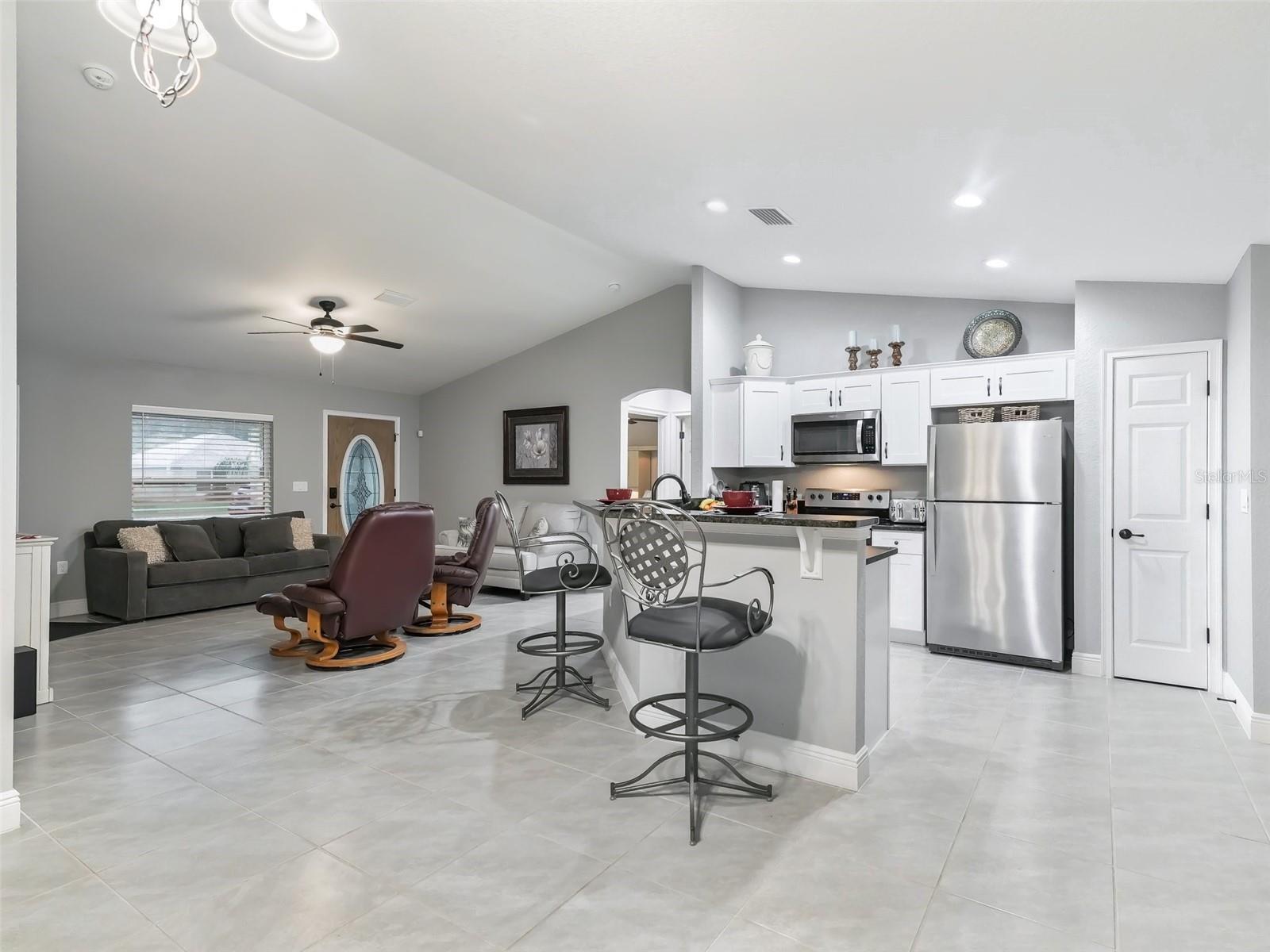 205 BREVARD AVE, LADY LAKE, FL, 32159