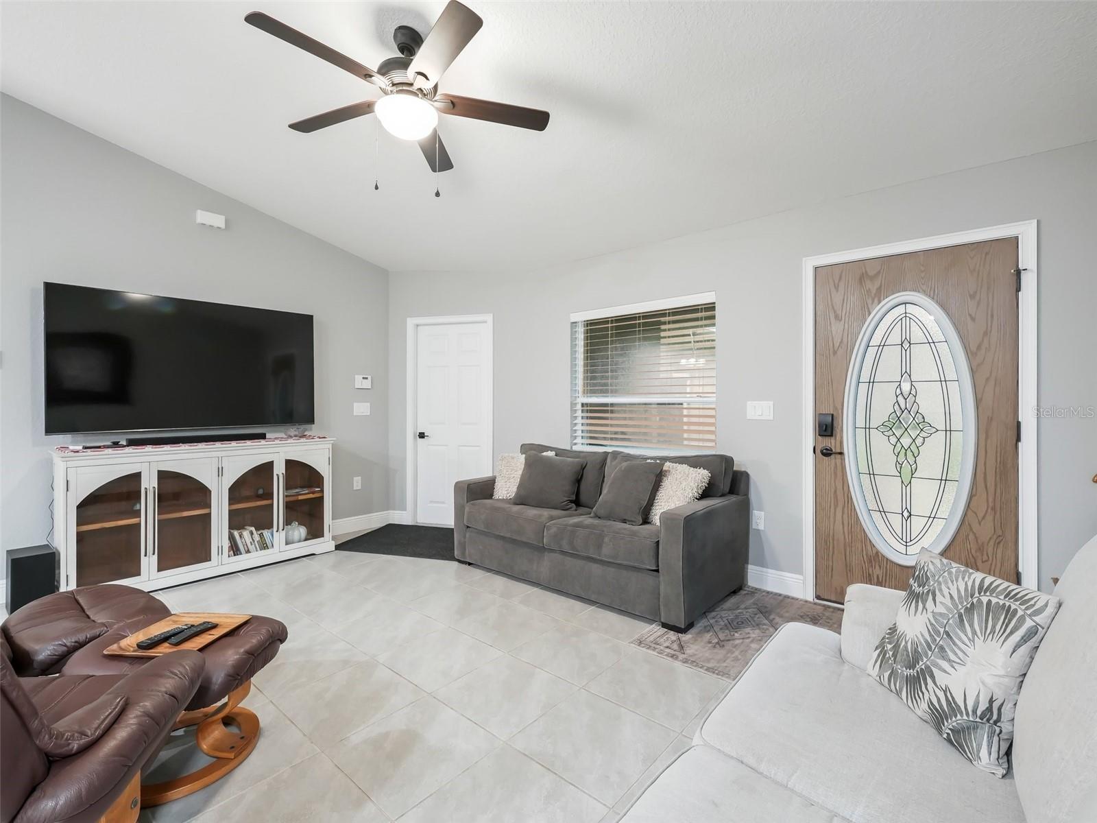 205 BREVARD AVE, LADY LAKE, FL, 32159