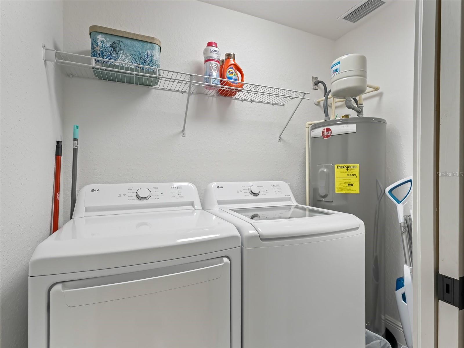 205 BREVARD AVE, LADY LAKE, FL, 32159