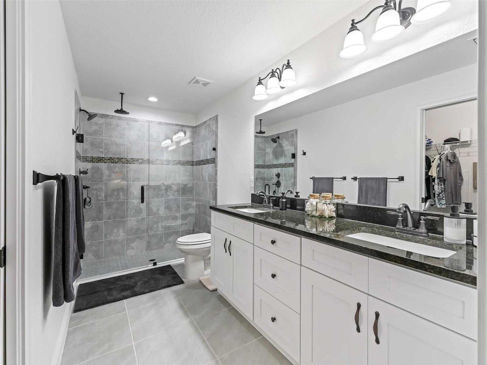 205 BREVARD AVE, LADY LAKE, FL, 32159