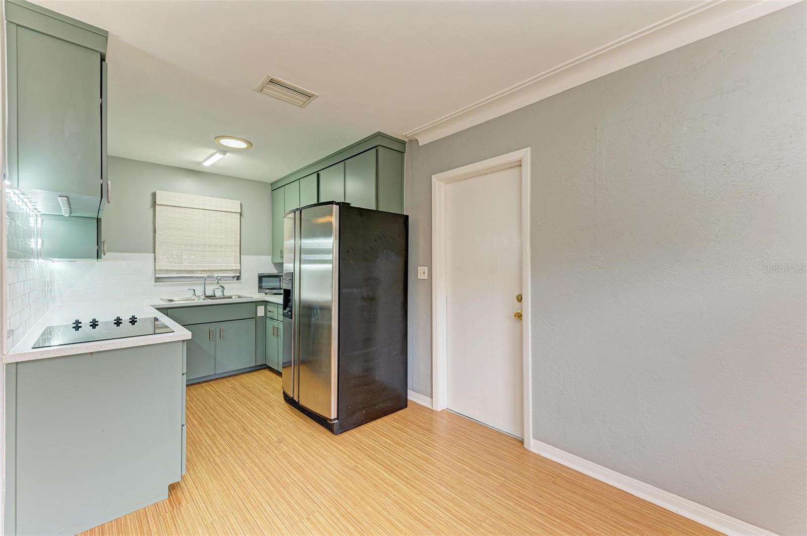 3601 YARDLEY AVE N, ST PETERSBURG, FL, 33713