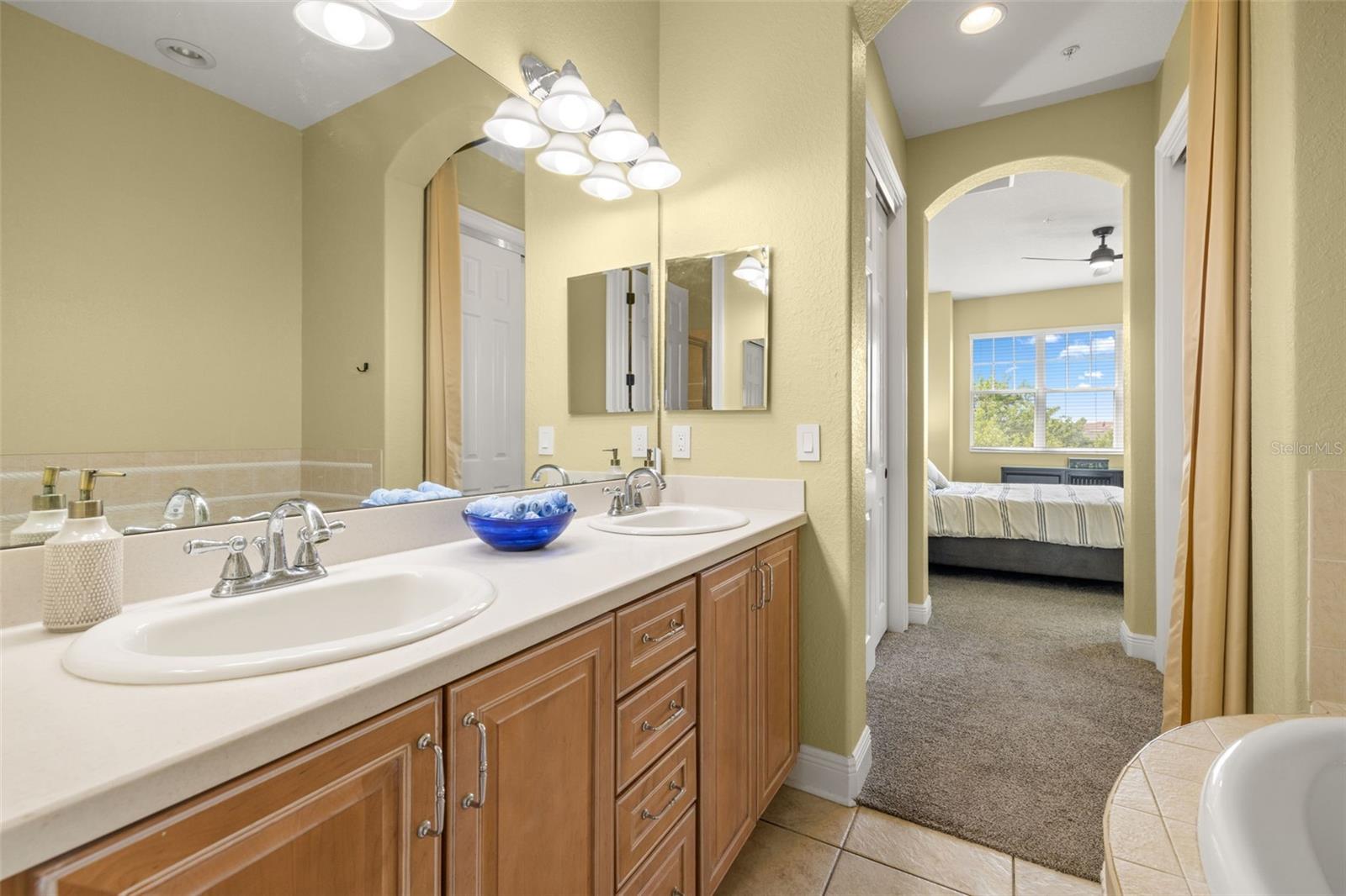 6002 YEATS MANOR DR #101, TAMPA, FL, 33616