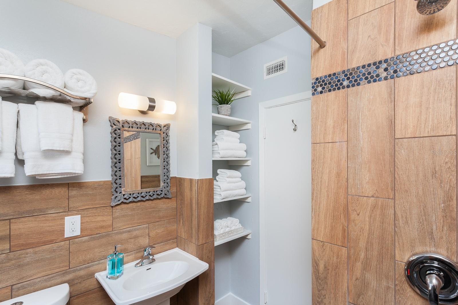 407 E CRYSTAL LAKE ST, ORLANDO, FL, 32806