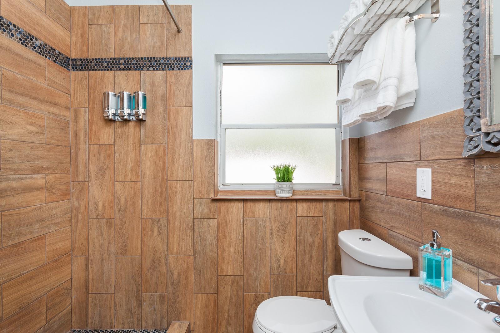 407 E CRYSTAL LAKE ST, ORLANDO, FL, 32806