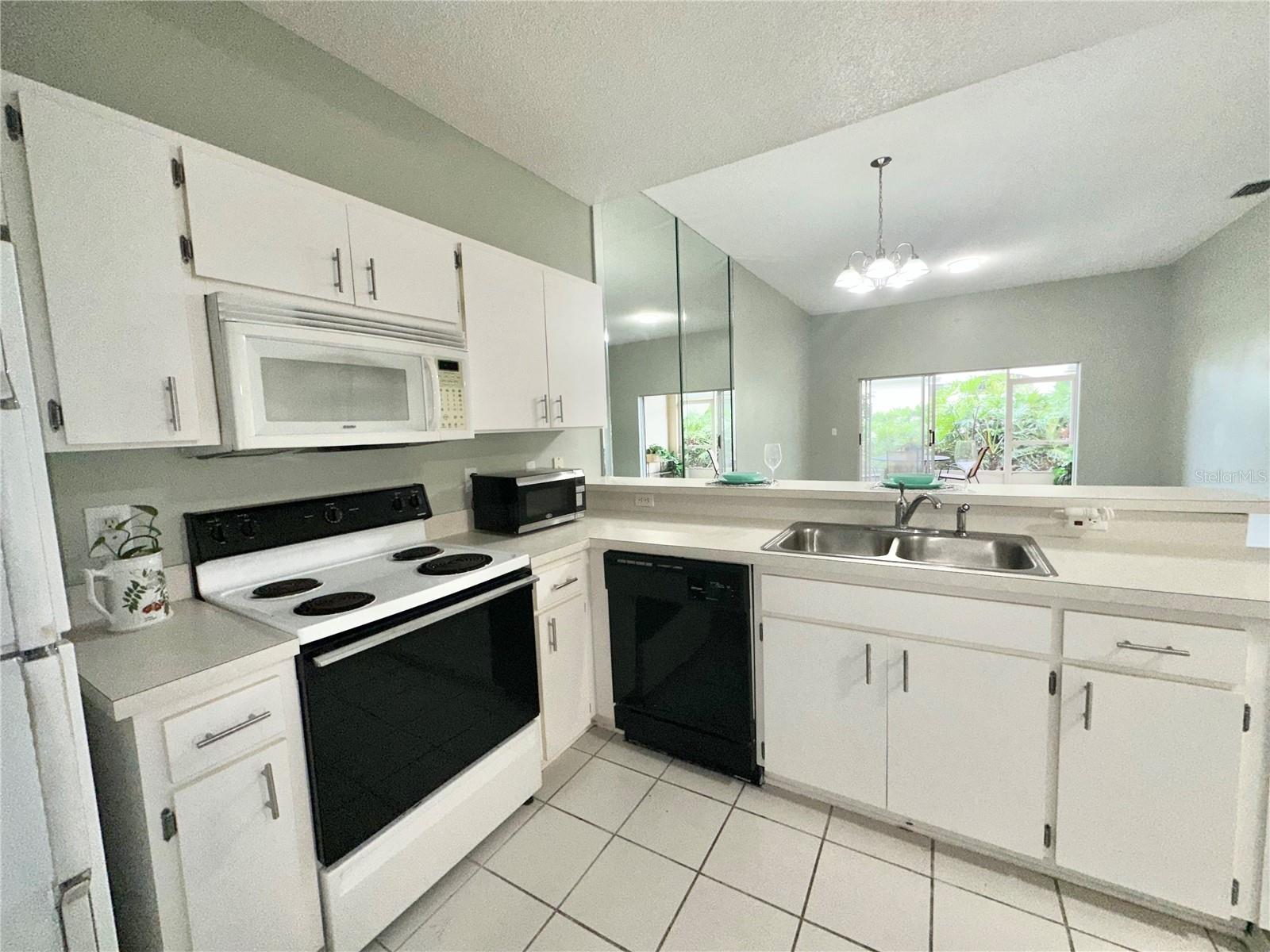 2116 NANTUCKET DR #19, SUN CITY CENTER, FL, 33573