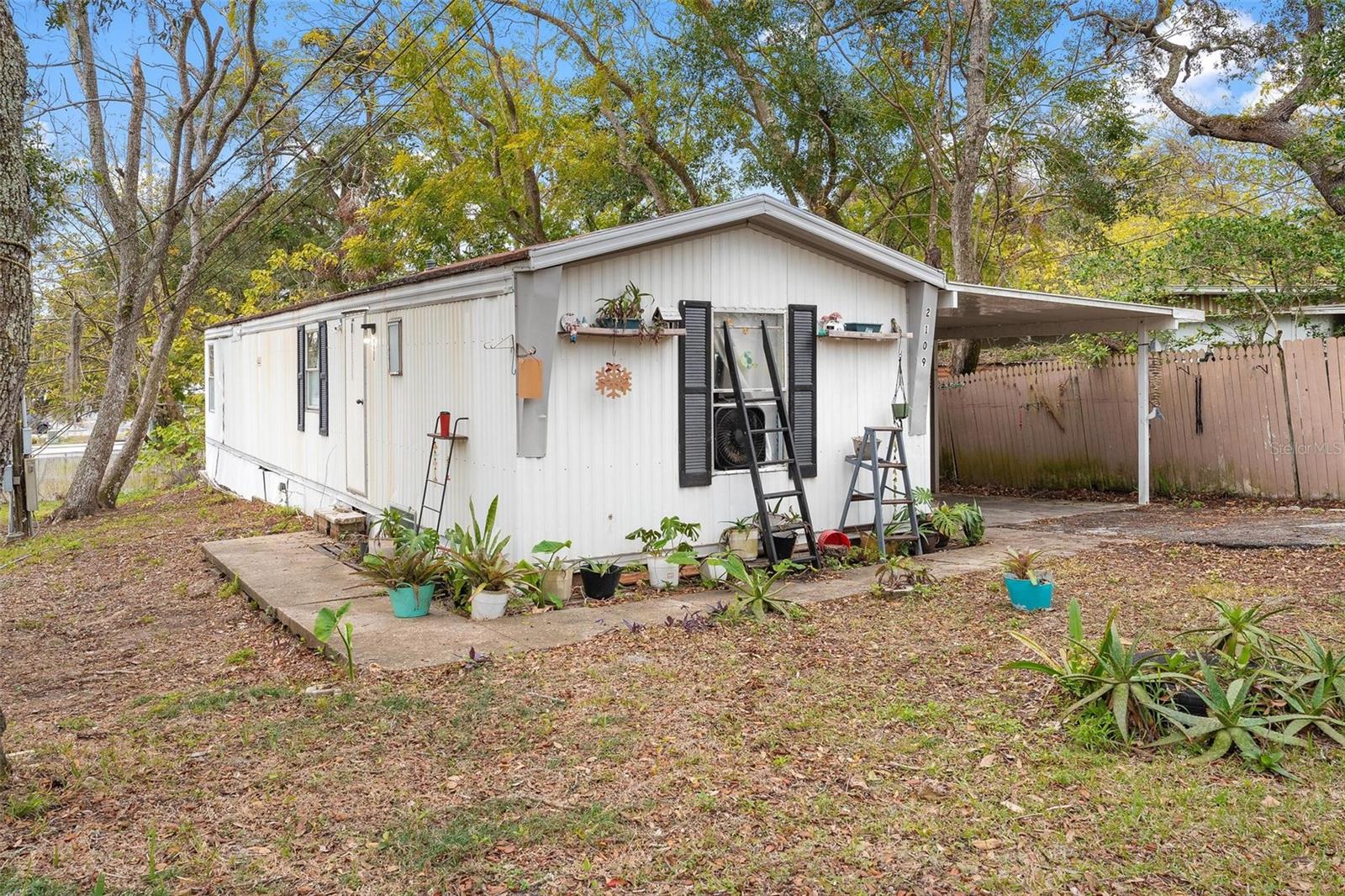 2107 HIALEAH AVE, LEESBURG, FL, 34748