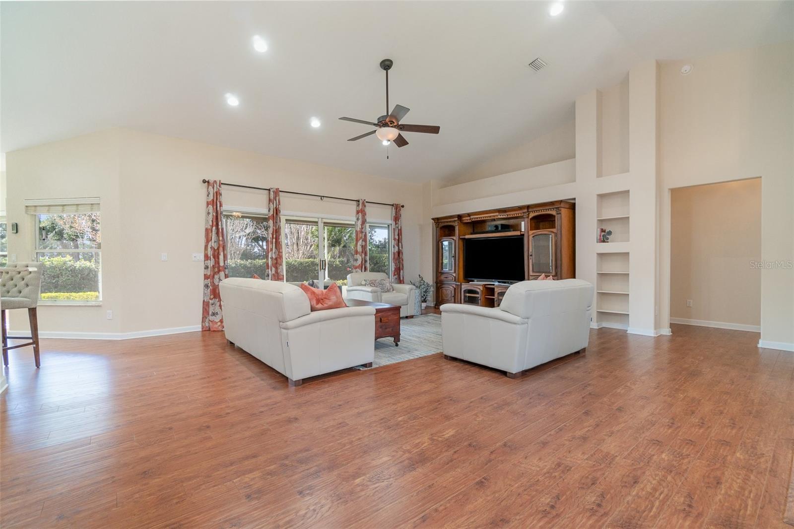 1501 EDGEWATER DR, MOUNT DORA, FL, 32757