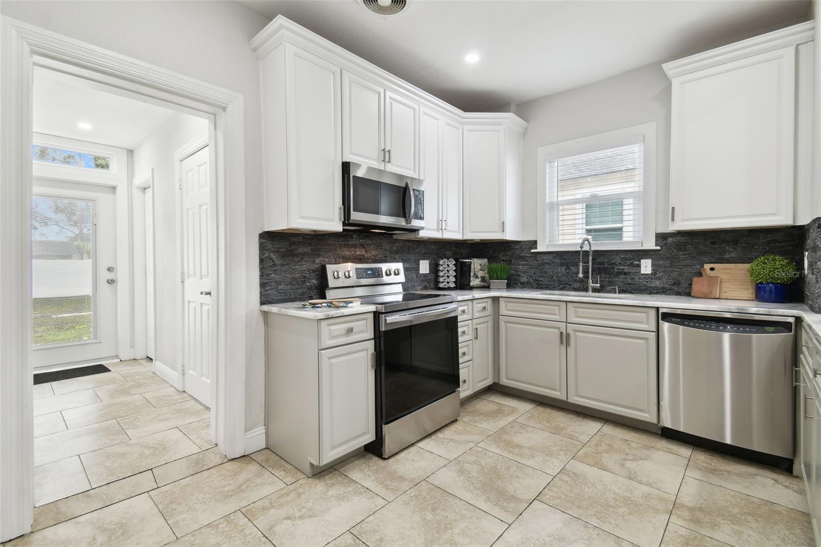 810 E CONOVER ST, TAMPA, FL, 33603