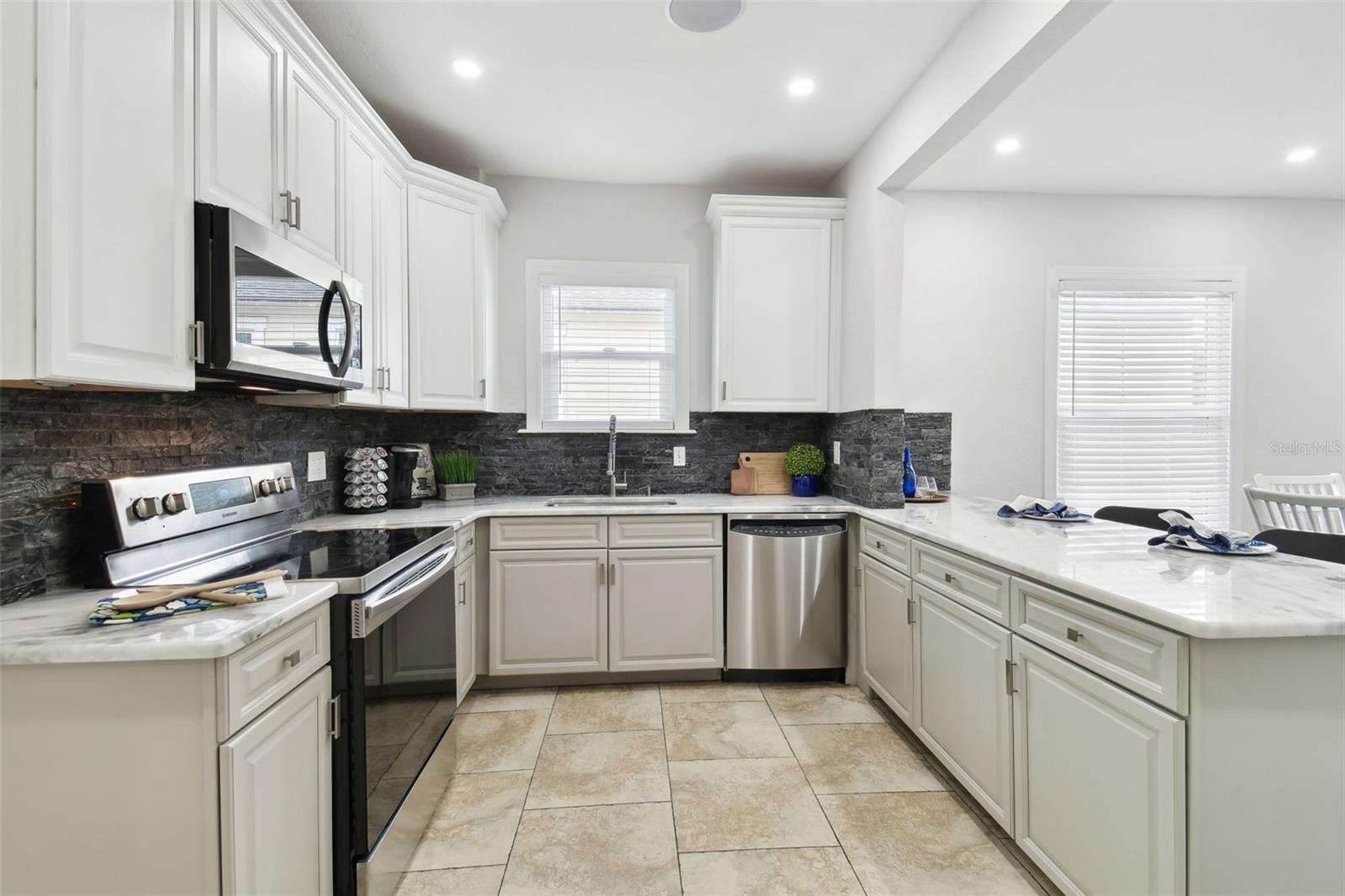 810 E CONOVER ST, TAMPA, FL, 33603