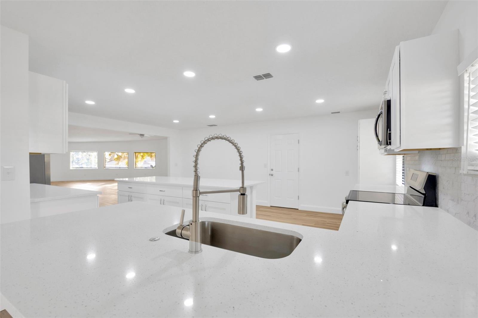 5526 SOUTHERNVIEW DR, ZEPHYRHILLS, FL, 33541