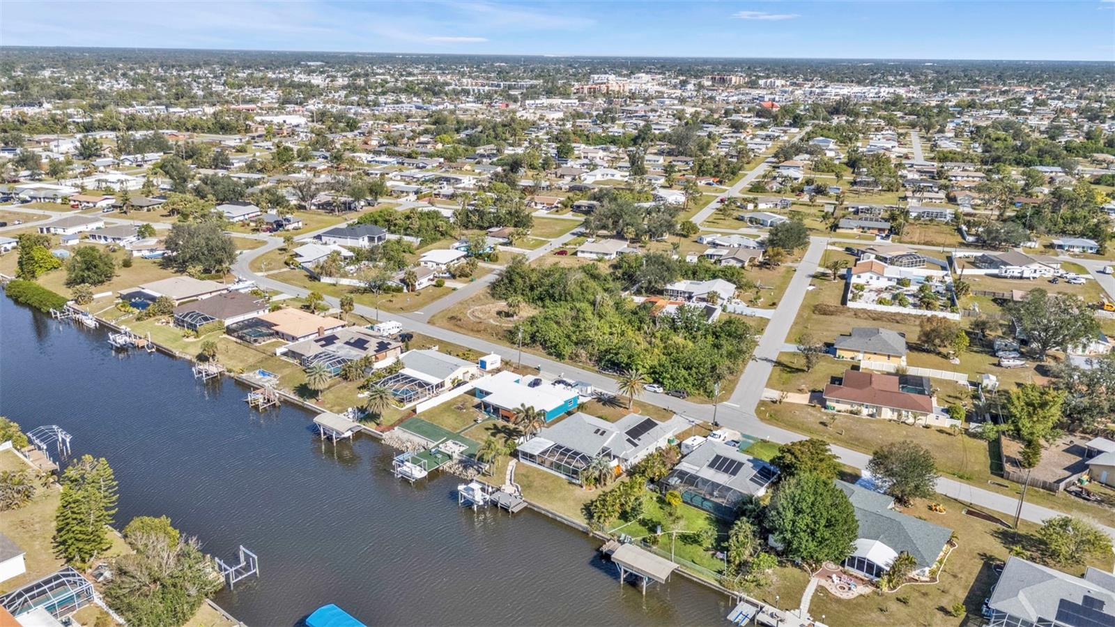 498 E TARPON BLVD NW, PORT CHARLOTTE, FL, 33952