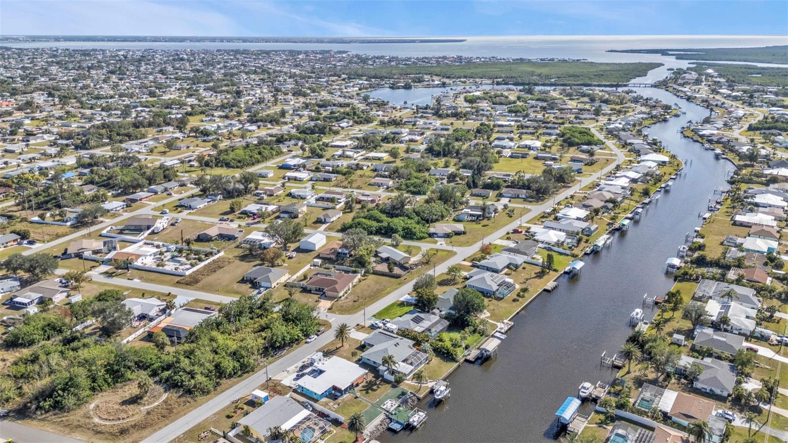 498 E TARPON BLVD NW, PORT CHARLOTTE, FL, 33952