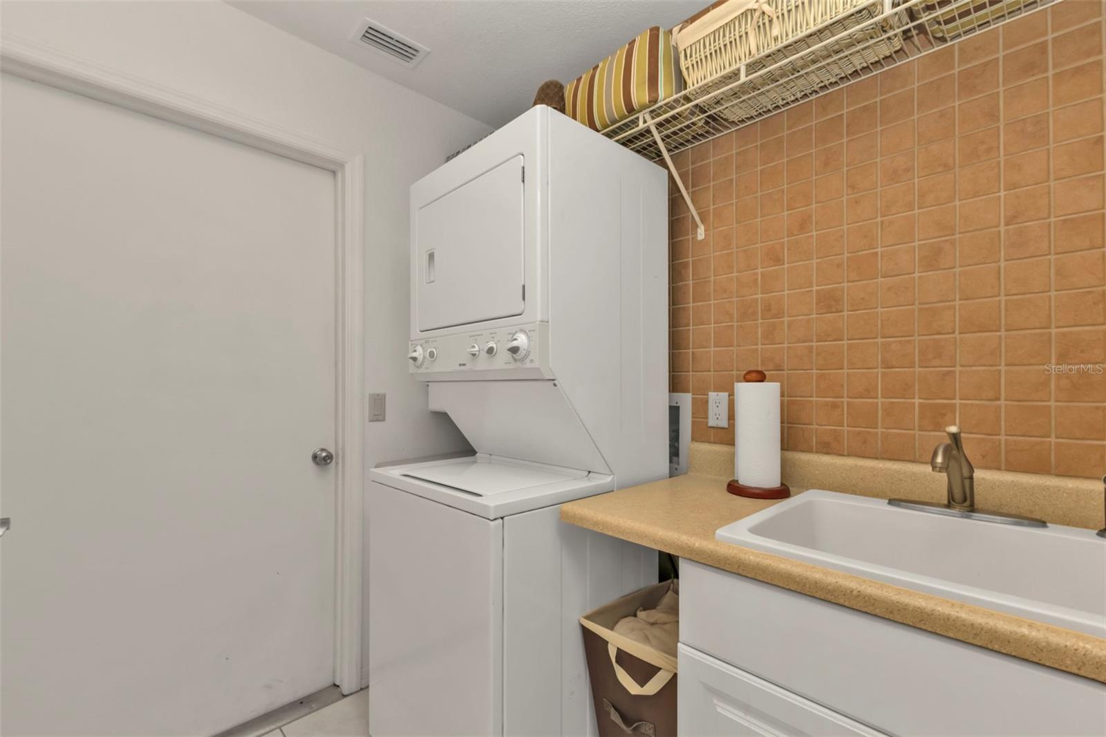 498 E TARPON BLVD NW, PORT CHARLOTTE, FL, 33952