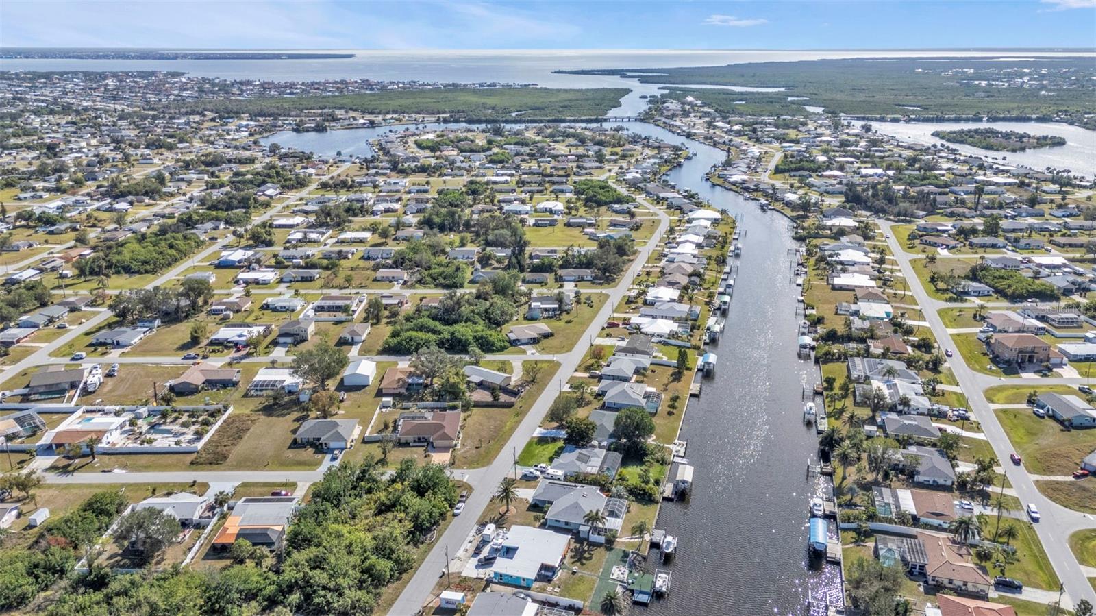 498 E TARPON BLVD NW, PORT CHARLOTTE, FL, 33952