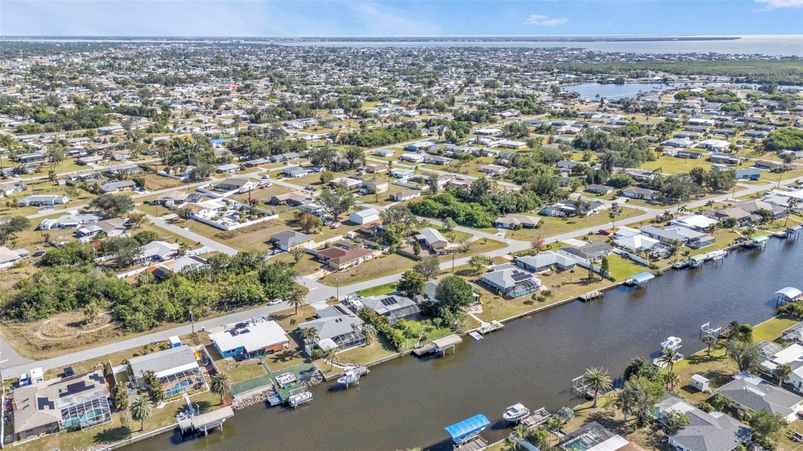 498 E TARPON BLVD NW, PORT CHARLOTTE, FL, 33952