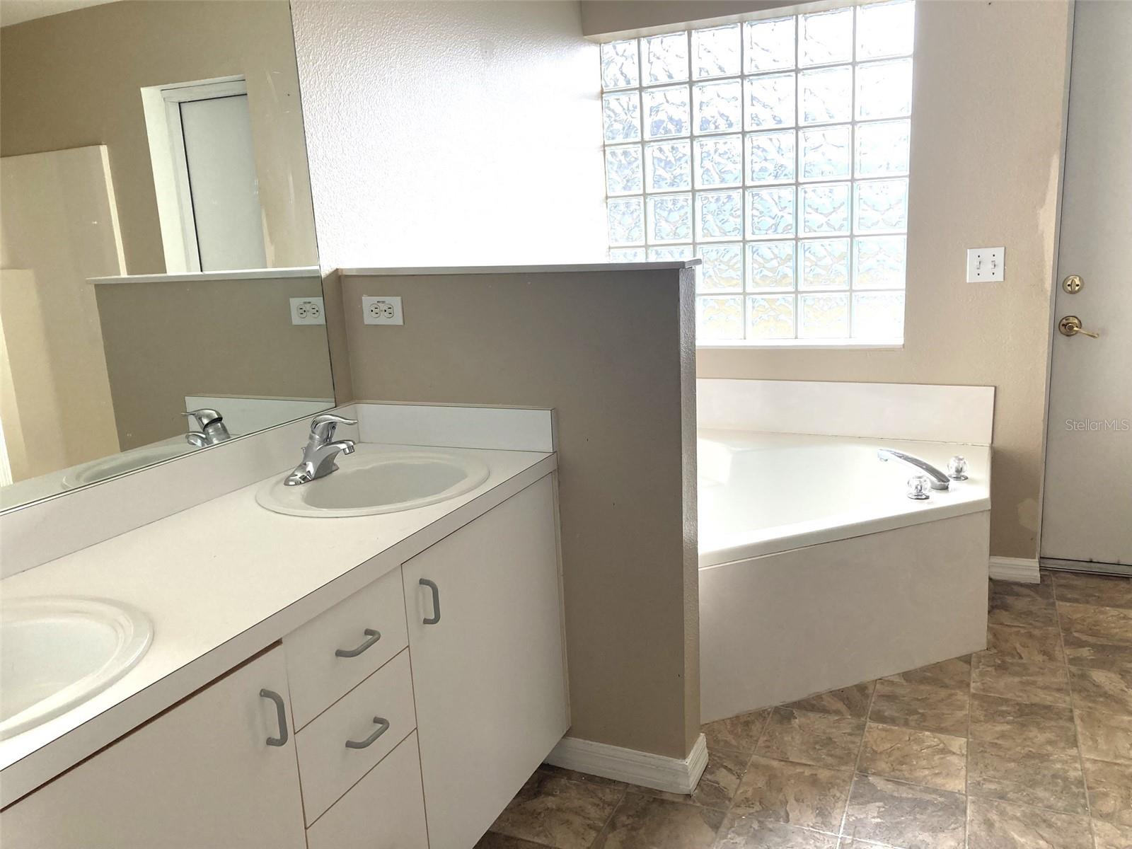 56 LA MANCHA DR, PALM COAST, FL, 32137