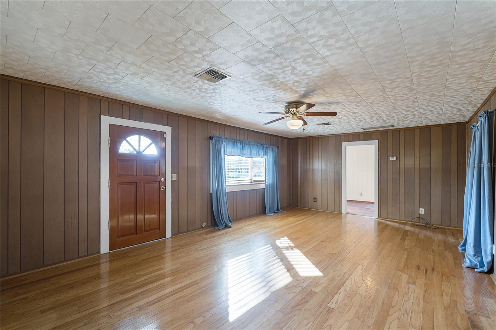 208 S MAIN AVE, MINNEOLA, FL, 34715