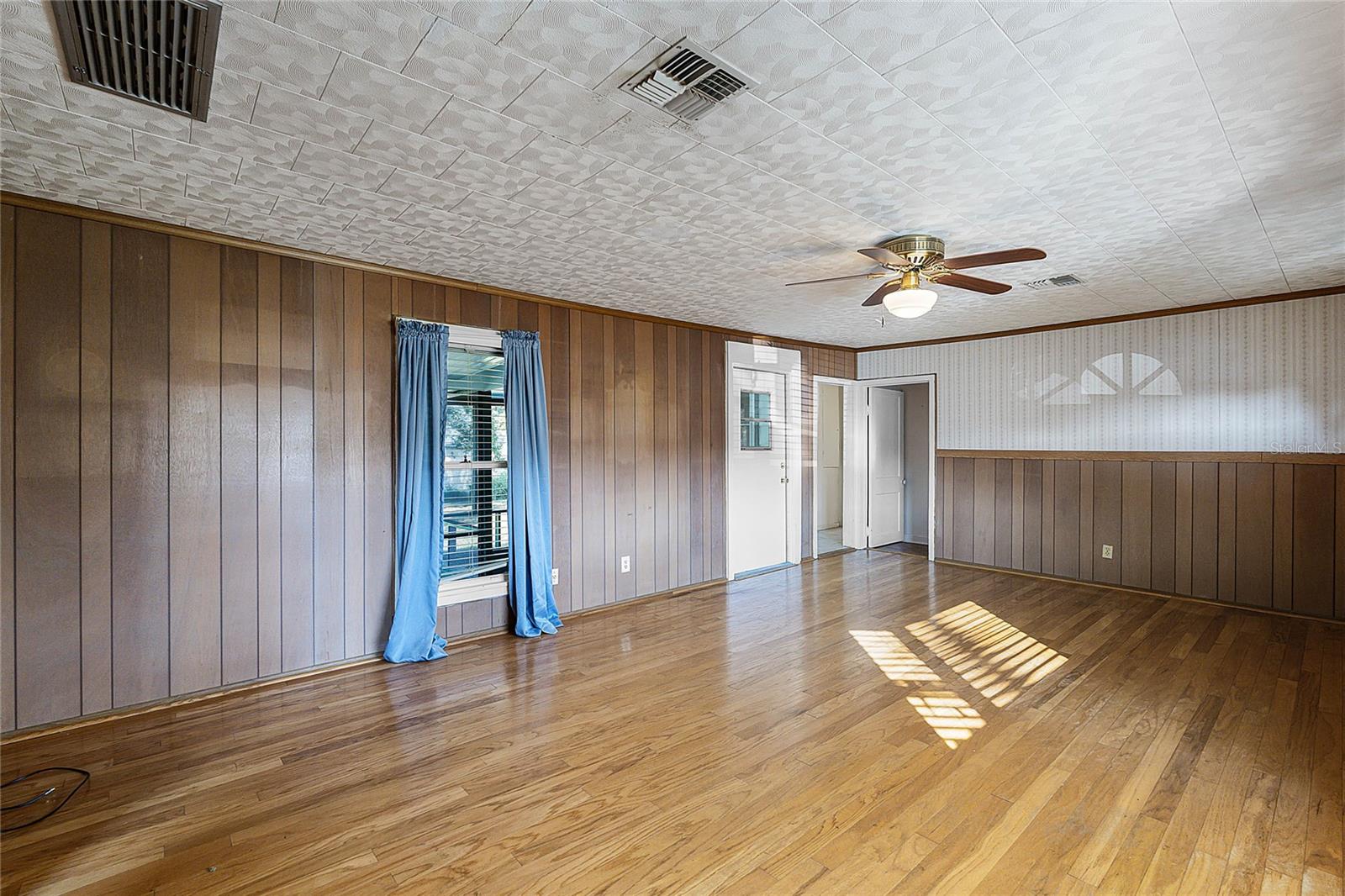 208 S MAIN AVE, MINNEOLA, FL, 34715