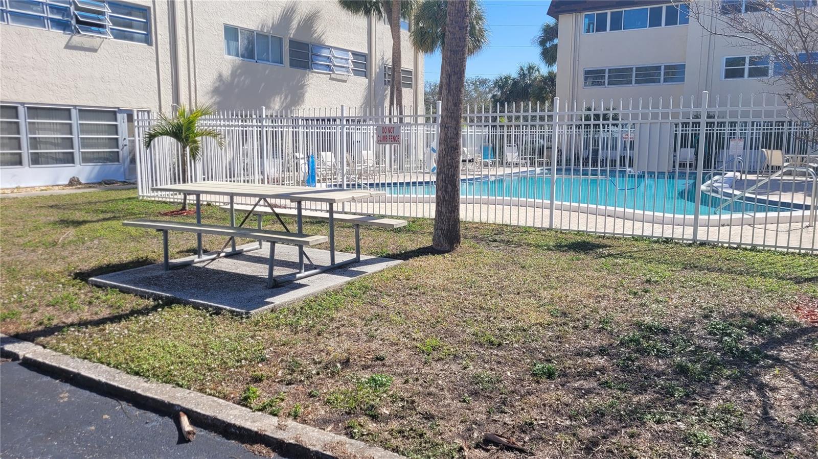 209 NE LINCOLN CIR N #109, ST PETERSBURG, FL, 33702
