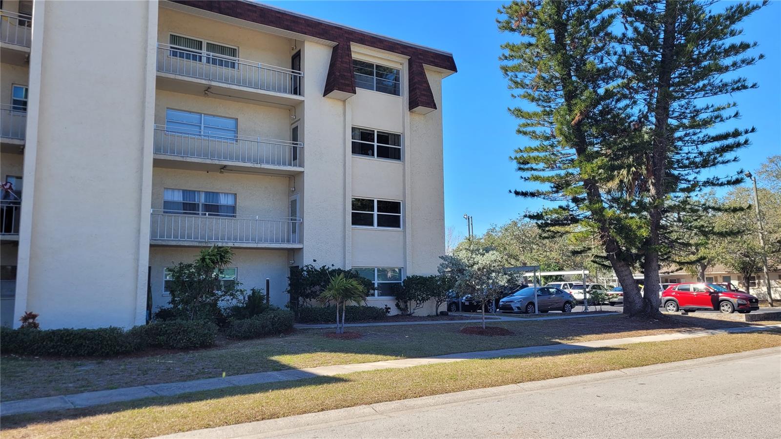 209 NE LINCOLN CIR N #109, ST PETERSBURG, FL, 33702