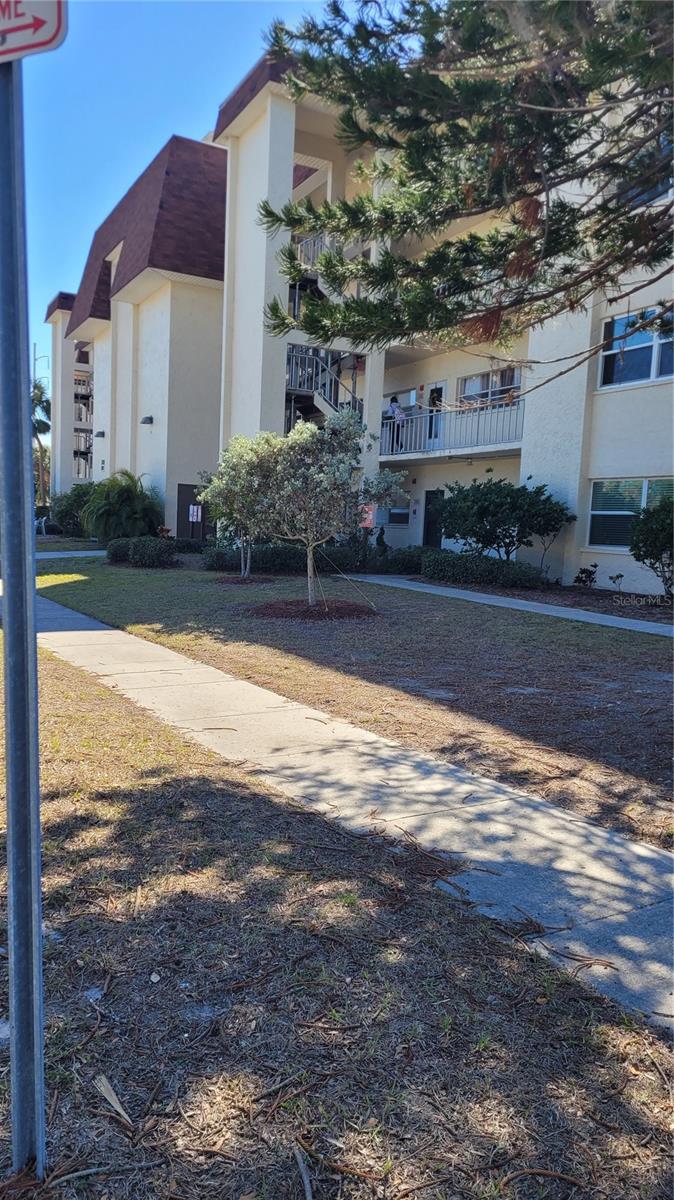 209 NE LINCOLN CIR N #109, ST PETERSBURG, FL, 33702