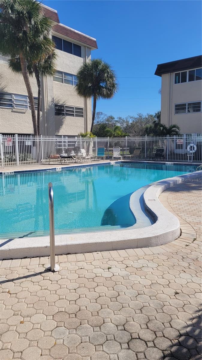 209 NE LINCOLN CIR N #109, ST PETERSBURG, FL, 33702