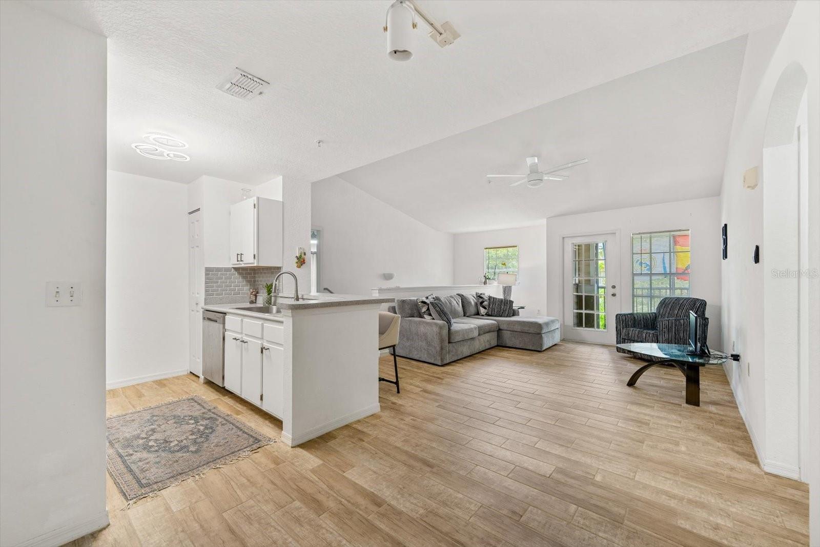 8933 MANOR LOOP #204, LAKEWOOD RANCH, FL, 34202