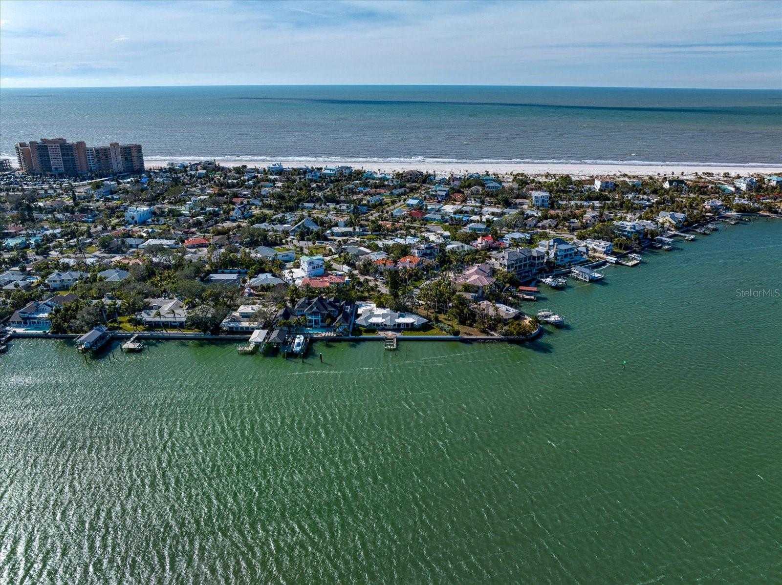 981 BAY ESPLANADE, CLEARWATER BEACH, FL, 33767